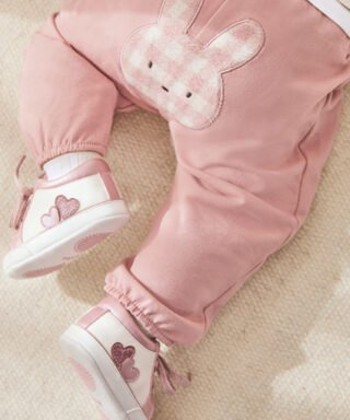 Deportiva de corazones y brillo FUCSIA Y BLANCO