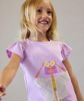 Camiseta m/c con muñeca LILA