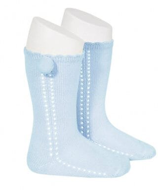 Calcetines altos perlé calado con pompón lateral AZUL BEBÉ