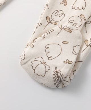 Pijama enterizo con flores y nubes CRUDO Y BEIGE - Imagen 4